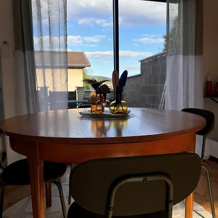 Ferienhaus Maison Individuelle Avec Jardin Terrasse Proche Lyon Croix Rousse Caluire-et-Cuire